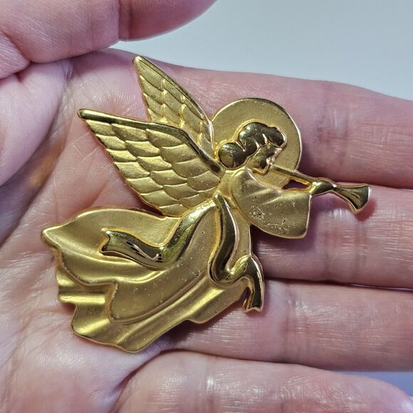 ***Final Sale*** Vintage Gold Tone Angel Brooch - Picture 1 of 9